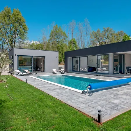 Averie Villa Cubanici